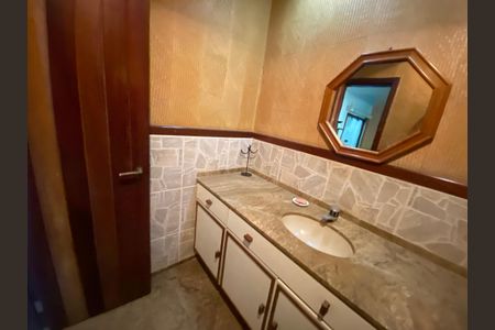 Casa à venda com 590m², 4 quartos e 3 vagasLavabo