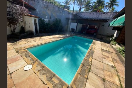 Casa à venda com 590m², 4 quartos e 3 vagasÁrea Externa