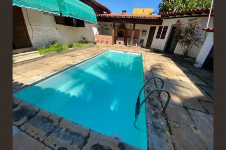 Casa à venda com 590m², 4 quartos e 3 vagasÁrea Externa