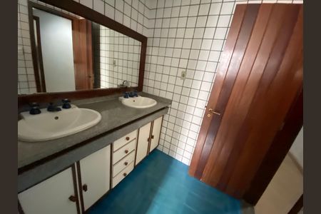 Casa à venda com 590m², 4 quartos e 3 vagasBanheiro