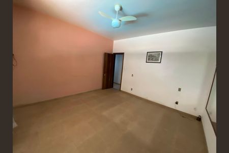 Casa à venda com 590m², 4 quartos e 3 vagasSuíte