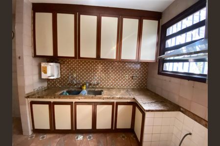 Casa à venda com 590m², 4 quartos e 3 vagasCozinha