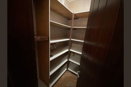 Casa à venda com 590m², 4 quartos e 3 vagasDispensa