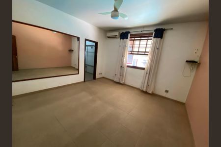 Casa à venda com 590m², 4 quartos e 3 vagasSuíte