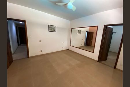 Casa à venda com 590m², 4 quartos e 3 vagasSuíte