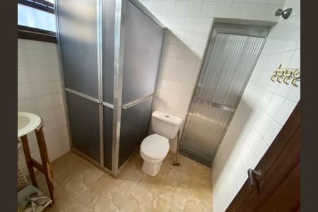 Casa à venda com 590m², 4 quartos e 3 vagasBanheiro de Serviço