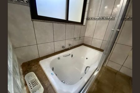 Casa à venda com 590m², 4 quartos e 3 vagasBanheiro da Suíte