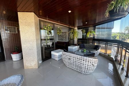 Apartamento à venda com 230m², 3 quartos e 2 vagasVaranda
