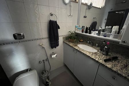Apartamento à venda com 230m², 3 quartos e 2 vagasBanheiro da Suíte