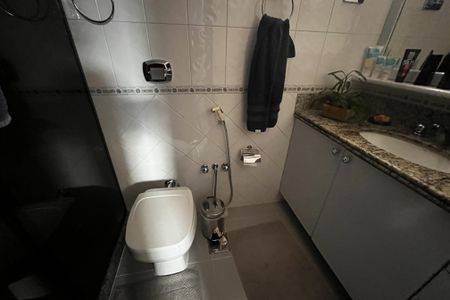 Apartamento à venda com 230m², 3 quartos e 2 vagasBanheiro da Suíte