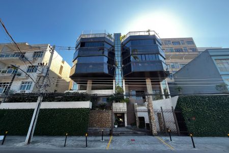 Apartamento à venda com 230m², 3 quartos e 2 vagasFachada