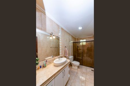 Casa para alugar com 297m², 4 quartos e 4 vagasBanheiro Social 1