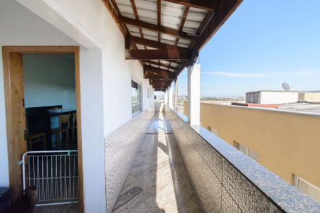 Casa à venda com 600m², 3 quartos e 7 vagas Casa à venda com 600m², 3 quartos e 7 vagasVaranda Lateral