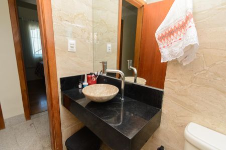 Casa à venda com 600m², 3 quartos e 7 vagas Casa à venda com 600m², 3 quartos e 7 vagasBanheiro Social