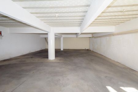 Casa à venda com 600m², 3 quartos e 7 vagas Casa à venda com 600m², 3 quartos e 7 vagasGaragem