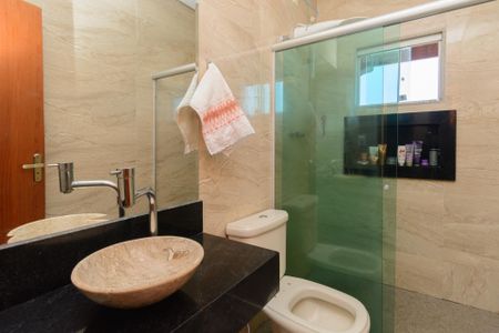 Casa à venda com 600m², 3 quartos e 7 vagas Casa à venda com 600m², 3 quartos e 7 vagasBanheiro Social