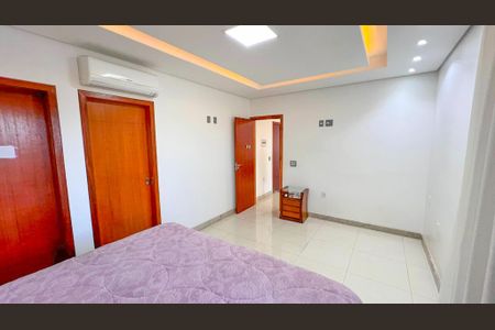 Casa à venda com 360m², 4 quartos e 2 vagas Casa à venda com 360m², 4 quartos e 2 vagasSuíte