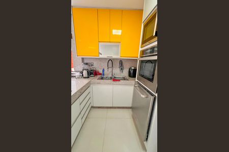 Casa à venda com 360m², 4 quartos e 2 vagas Casa à venda com 360m², 4 quartos e 2 vagasCozinha