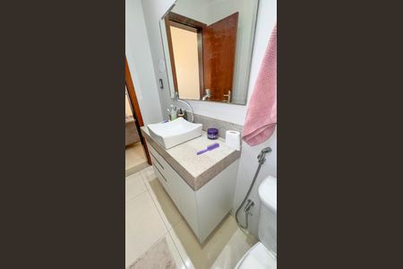 Casa à venda com 360m², 4 quartos e 2 vagas Casa à venda com 360m², 4 quartos e 2 vagasBanheiro Social 3