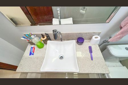 Casa à venda com 360m², 4 quartos e 2 vagas Casa à venda com 360m², 4 quartos e 2 vagasBanheiro Social 3