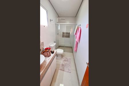 Casa à venda com 360m², 4 quartos e 2 vagas Casa à venda com 360m², 4 quartos e 2 vagasBanheiro da Suíte