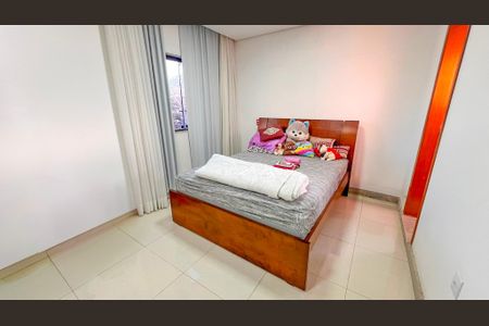 Casa à venda com 360m², 4 quartos e 2 vagas Casa à venda com 360m², 4 quartos e 2 vagasQuarto 3