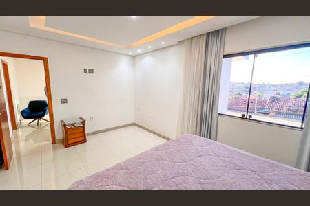 Casa à venda com 360m², 4 quartos e 2 vagas Casa à venda com 360m², 4 quartos e 2 vagasSuíte