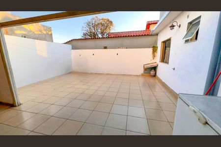 Casa à venda com 360m², 4 quartos e 2 vagas Casa à venda com 360m², 4 quartos e 2 vagasÁrea de Serviço