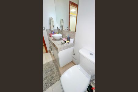 Casa à venda com 360m², 4 quartos e 2 vagas Casa à venda com 360m², 4 quartos e 2 vagasBanheiro Social 2