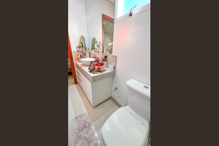 Casa à venda com 360m², 4 quartos e 2 vagas Casa à venda com 360m², 4 quartos e 2 vagasBanheiro da Suíte