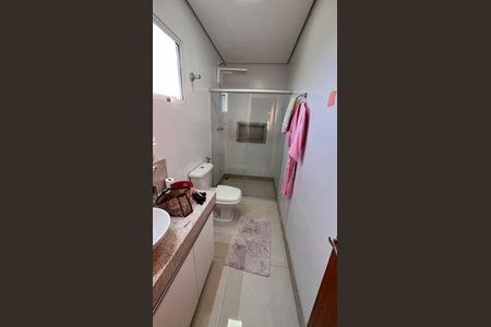 Casa à venda com 360m², 4 quartos e 2 vagas Casa à venda com 360m², 4 quartos e 2 vagasBanheiro da Suíte