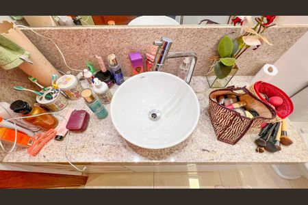 Casa à venda com 360m², 4 quartos e 2 vagas Casa à venda com 360m², 4 quartos e 2 vagasBanheiro da Suíte