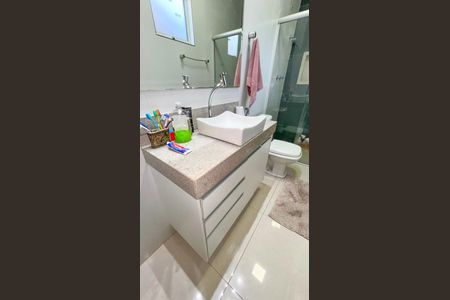 Casa à venda com 360m², 4 quartos e 2 vagas Casa à venda com 360m², 4 quartos e 2 vagasBanheiro Social 3