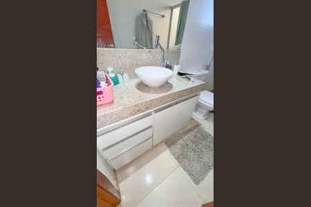 Casa à venda com 360m², 4 quartos e 2 vagas Casa à venda com 360m², 4 quartos e 2 vagasBanheiro Social 2