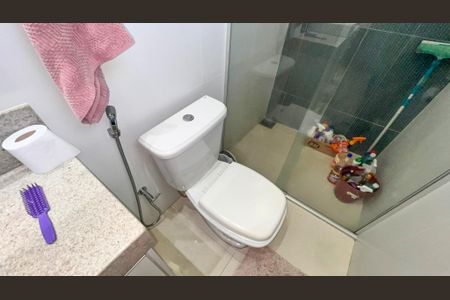 Casa à venda com 360m², 4 quartos e 2 vagas Casa à venda com 360m², 4 quartos e 2 vagasBanheiro Social 3