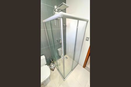 Casa à venda com 360m², 4 quartos e 2 vagas Casa à venda com 360m², 4 quartos e 2 vagasBanheiro da Suíte