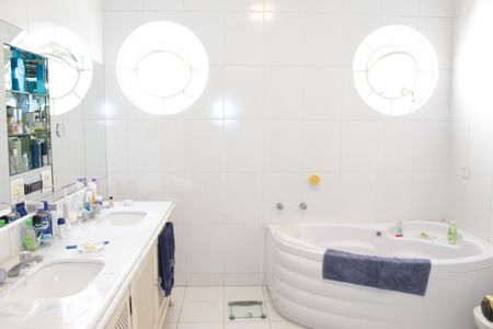 Apartamento à venda com 290m², 2 quartos e 2 vagasBanheiro suite