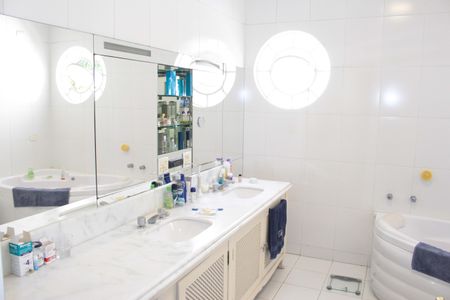 Apartamento à venda com 290m², 2 quartos e 2 vagasBanheiro suite