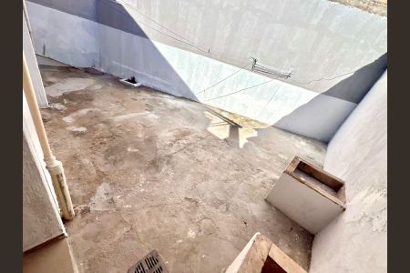 Casa para alugar com 50m², 2 quartos e sem vagaÁrea externa - Fundos 