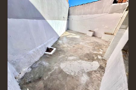 Casa para alugar com 50m², 2 quartos e sem vagaÁrea externa - Fundos 