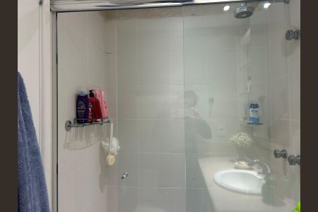 Apartamento à venda com 179m², 3 quartos e 2 vagas Apartamento à venda com 179m², 3 quartos e 2 vagasSuíte 1 Banheiro