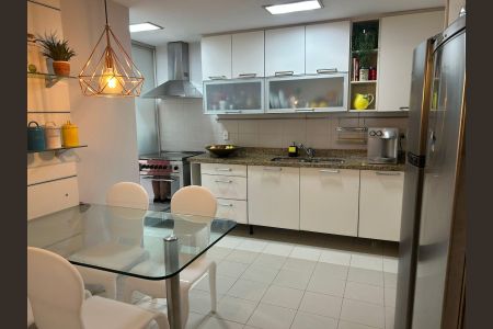 Apartamento à venda com 179m², 3 quartos e 2 vagas Apartamento à venda com 179m², 3 quartos e 2 vagasCozinha