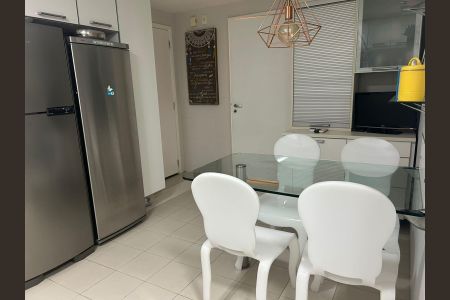 Apartamento à venda com 179m², 3 quartos e 2 vagas Apartamento à venda com 179m², 3 quartos e 2 vagasCozinha