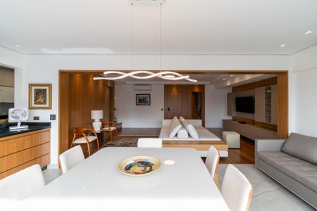 Apartamento à venda com 154m², 3 quartos e 2 vagasVaranda