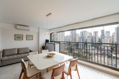 Apartamento à venda com 154m², 3 quartos e 2 vagasVaranda