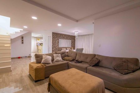 Casa de condomínio à venda com 270m², 4 quartos e 2 vagas Casa de condomínio à venda com 270m², 4 quartos e 2 vagasSala