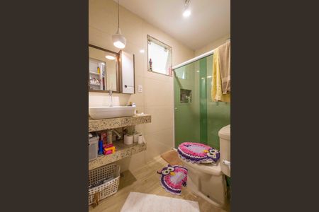 Casa de condomínio à venda com 270m², 4 quartos e 2 vagas Casa de condomínio à venda com 270m², 4 quartos e 2 vagasBanheiro da Suíte 1