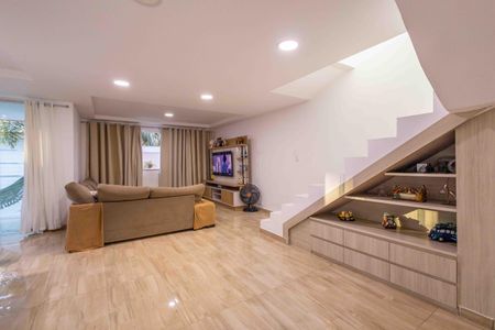 Casa de condomínio à venda com 270m², 4 quartos e 2 vagas Casa de condomínio à venda com 270m², 4 quartos e 2 vagasSala