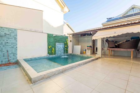 Casa de condomínio à venda com 270m², 4 quartos e 2 vagas Casa de condomínio à venda com 270m², 4 quartos e 2 vagasÁrea comum