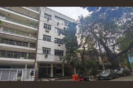 Apartamento à venda com 130m², 3 quartos e 1 vagaFachada e portaria